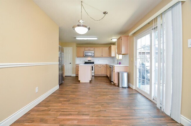 Building Photo - 15018 Moss Boulder Ct