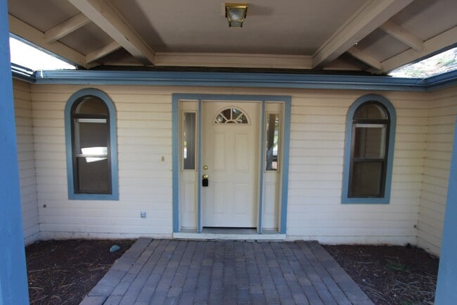 Building Photo - University Highlands Retreat | 3BR/2BA wit...