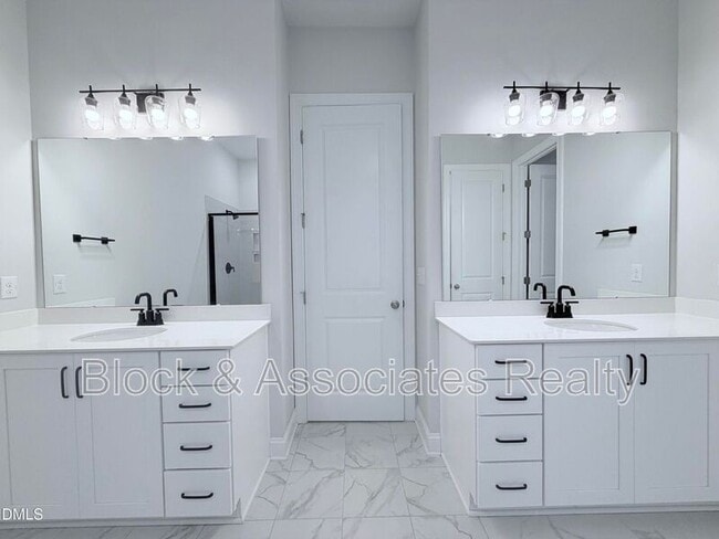 Building Photo - 1028 Bravura Dr