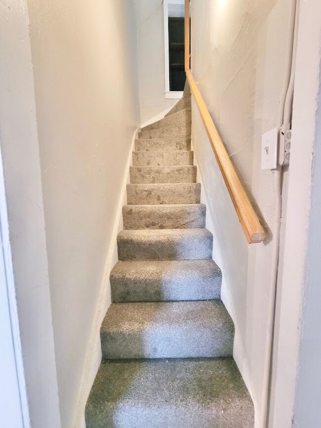 Building Photo - Charming 3 bed 1 bath 2 garage house in Pu...