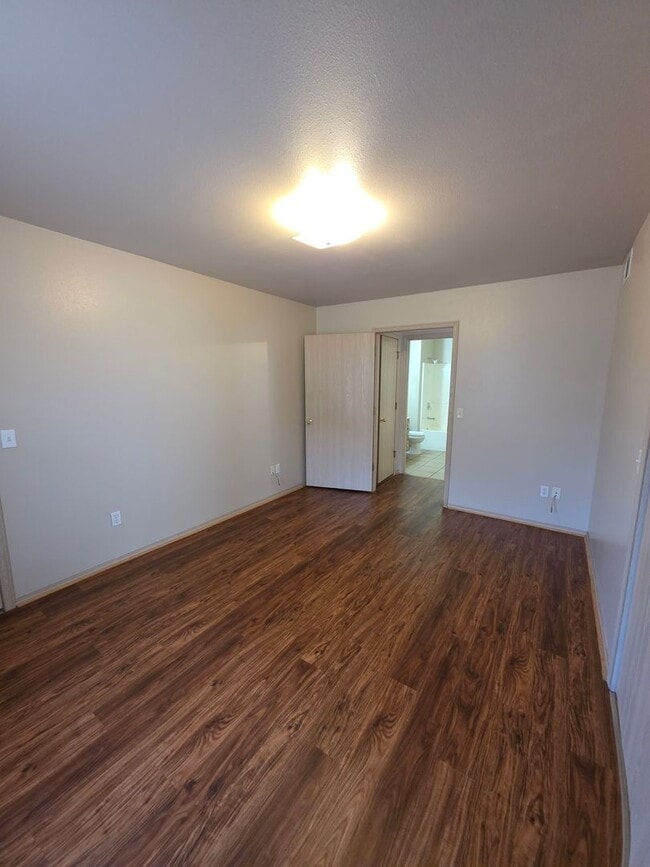 Building Photo - 822 N El Paso Ave