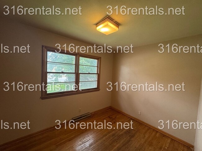 Building Photo - $975 - 3 bed 1 bath - Single Family Home