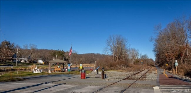 Building Photo - 33 Holmes Rd