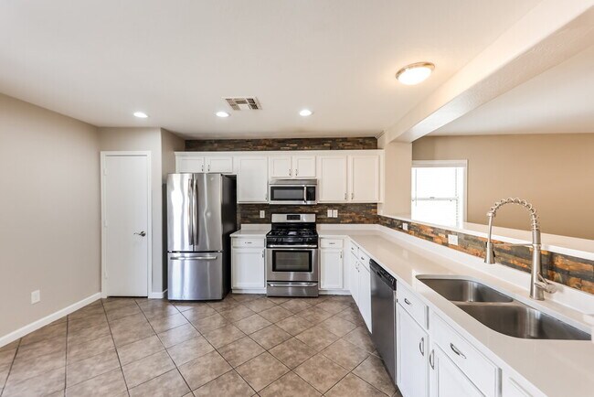 Building Photo - 12552 W Charter Oak Rd