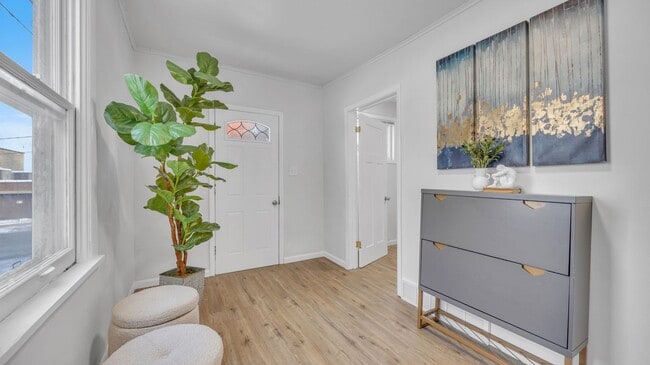 Building Photo - 3 Bed 1 Bath Single Family Home