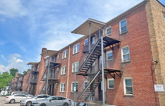 Building Photo - 415 Probasco St