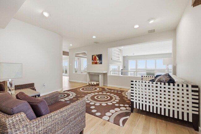 Building Photo - 119 S 11th Ave