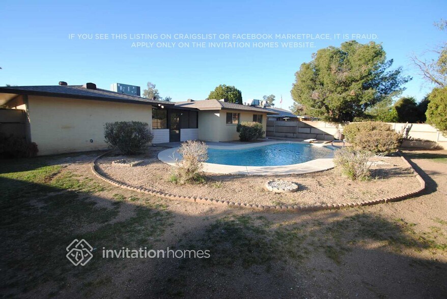 Building Photo - 4614 W Sunnyside Ave