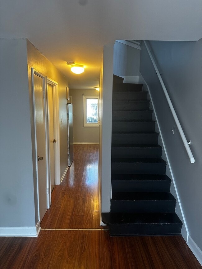 Building Photo - 1301 E 75th St