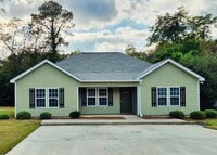 Building Photo - 2208 Thornhill Rd