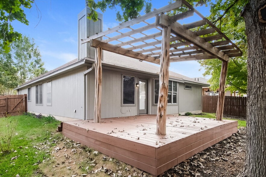 Building Photo - 407 Clarks Way