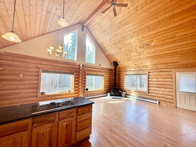 Building Photo - CHARMING LOG HOME!