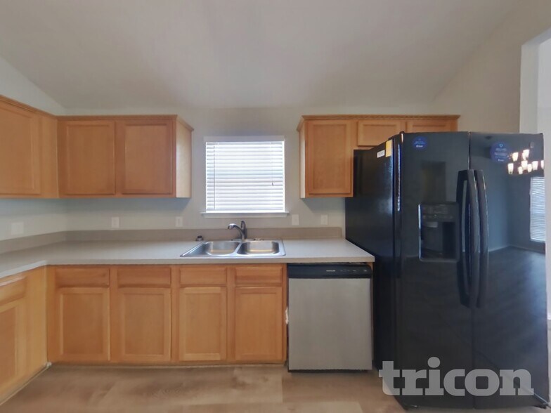 Building Photo - 1700 Bob Dr