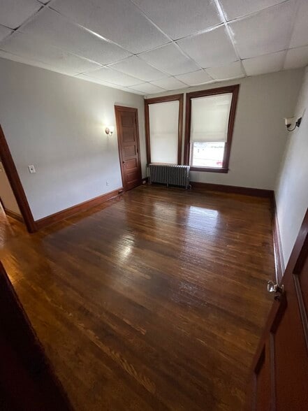 Building Photo - 3 E Chestnut St