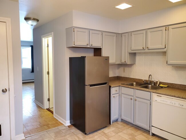 Building Photo - 220 Mascoma St