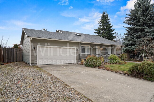 Building Photo - Updated 3 Bed 2 Bath Home With Brand New 2...