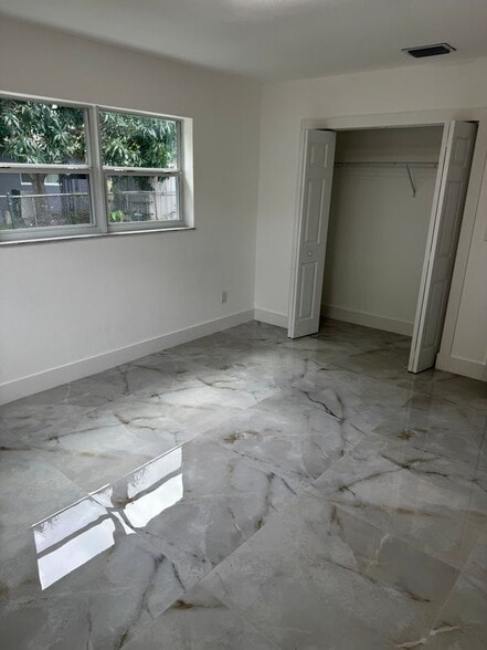 Building Photo - 2040 NW 185th Ter