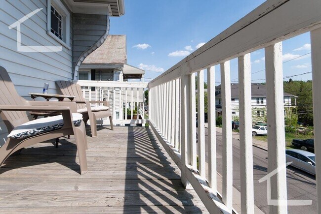 Building Photo - Huge 4 bed unit in Oak Square well below m...