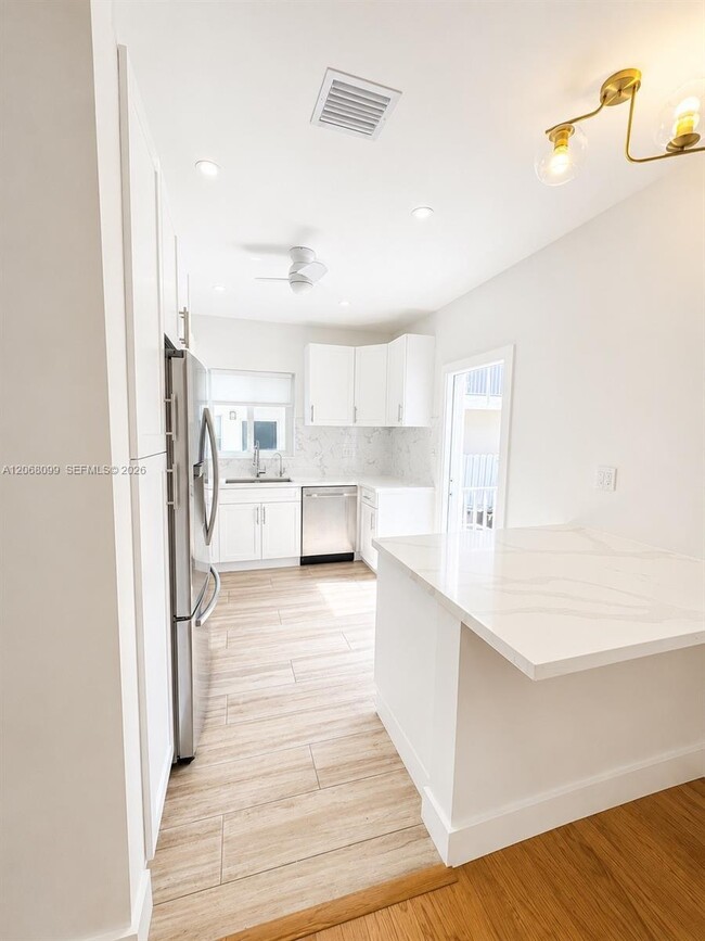 Building Photo - 7825 Byron Ave