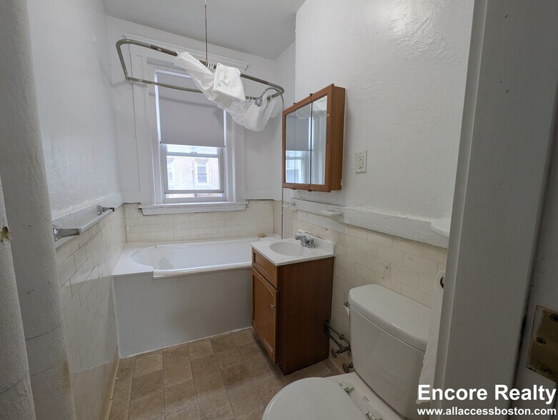 Building Photo - 1175 Boylston St
