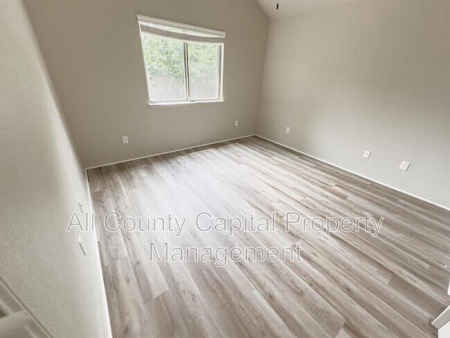 Building Photo - 2707 Burlington