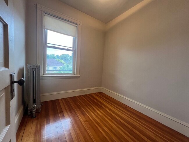 Building Photo - 229 Belmont St