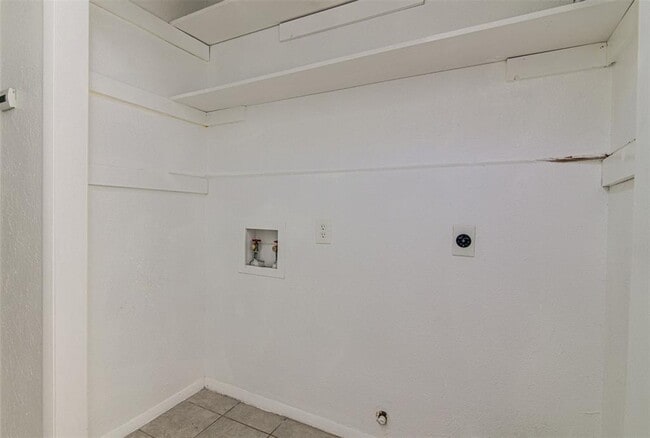 Building Photo - 1202 Westcott Dr
