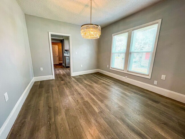 Building Photo - Charming Home in the Heart of Downtown Kis...