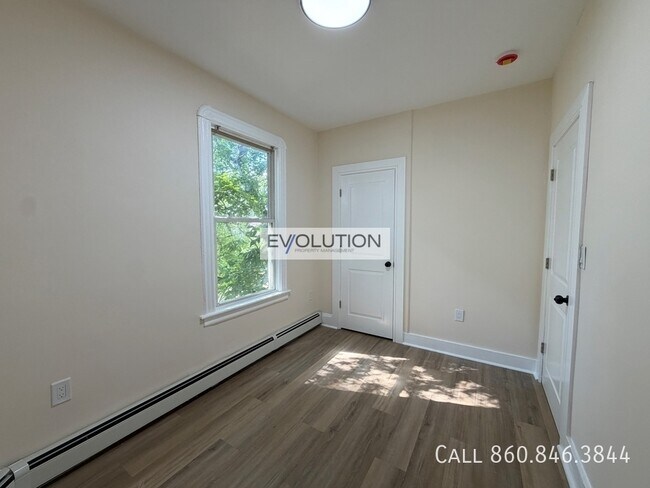 Building Photo - 906-908 Park St-2E