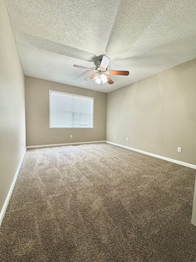 Building Photo - 211 Woodrun Dr