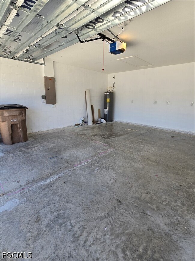 Building Photo - 2122 NE 13th Pl