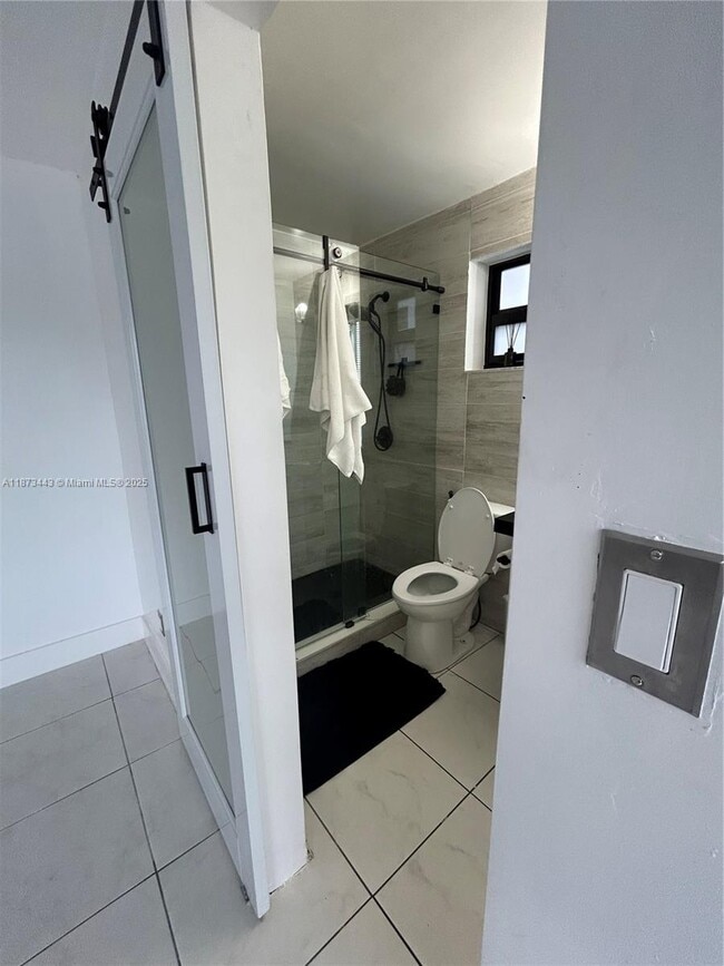 Building Photo - 1240 Peri St