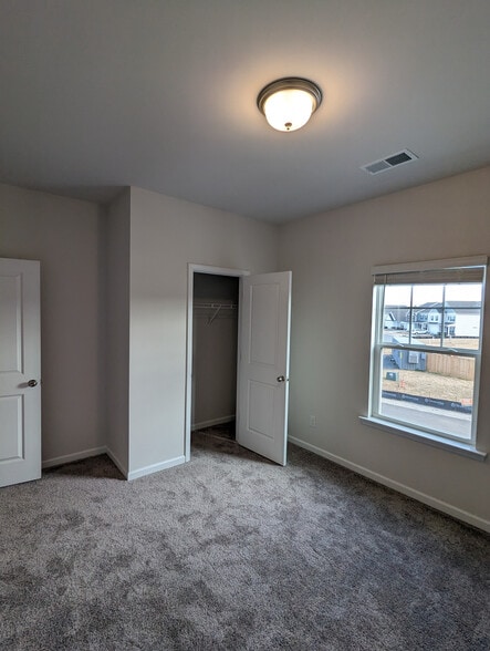 Building Photo - Room in House on Gala Ln