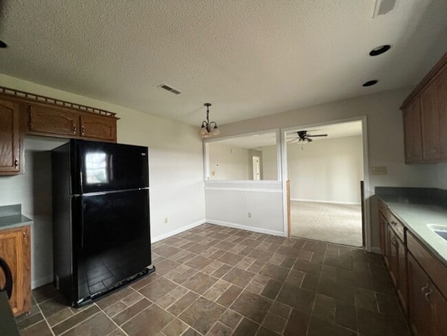 Building Photo - Move In Ready!!