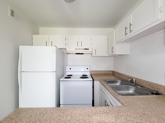 Building Photo - 101 Brookside Ln