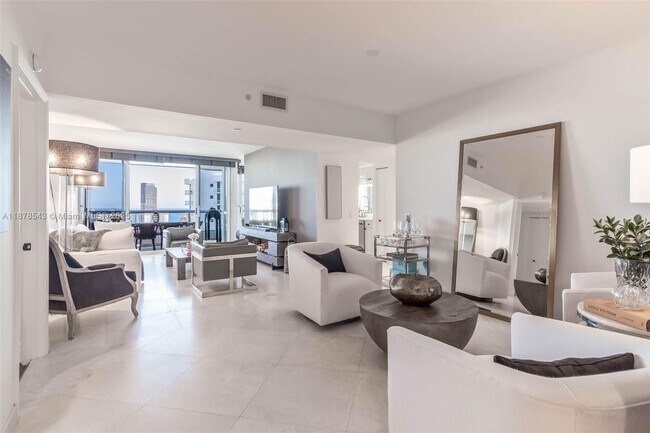 Building Photo - 21205 Yacht Club Dr