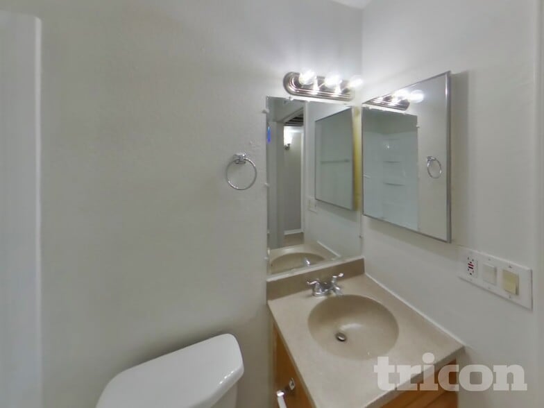 Building Photo - 7331 W Mountain View Rd