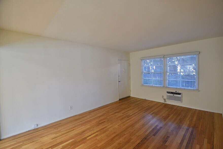 Building Photo - 1212 N Hollywood Way
