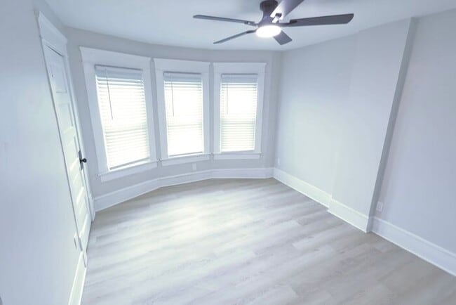 Building Photo - 686 East Ave