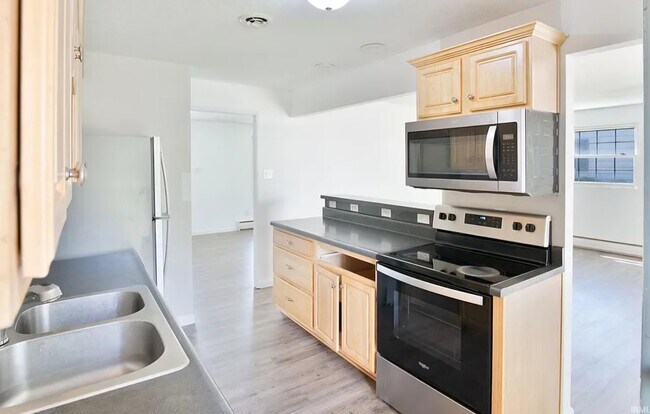 Building Photo - 2715 Farnsworth Dr