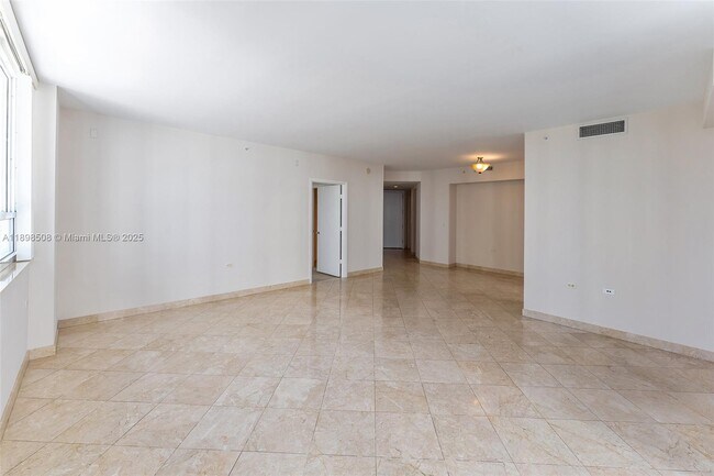 Building Photo - 801 Brickell Key Blvd