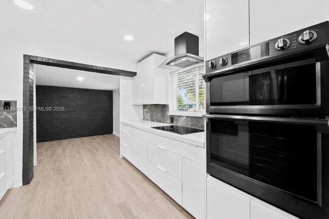 Building Photo - 5721 SW 38th Ct