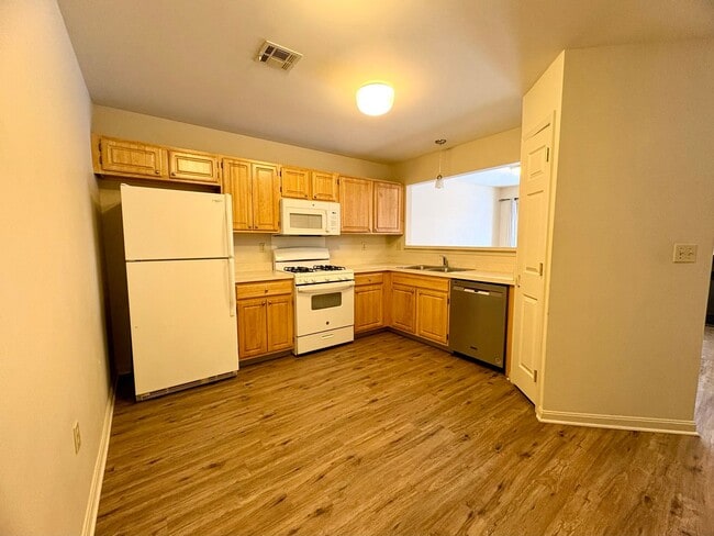 Building Photo - 3 Bedroom 2.5 Bathroom Townhome in Hummelstown!