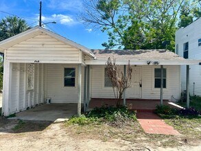 Building Photo - Two bedroom 1 bath home - 12th month free