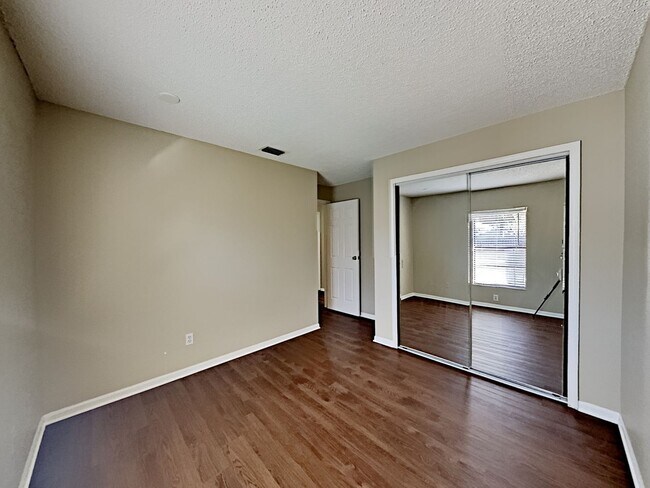 Building Photo - 14902 Pelican Point