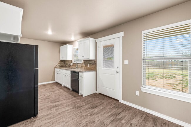Building Photo - Modern Home in Abernathy, TX