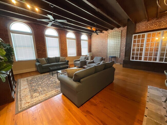 Building Photo - 305 Virginia Ave