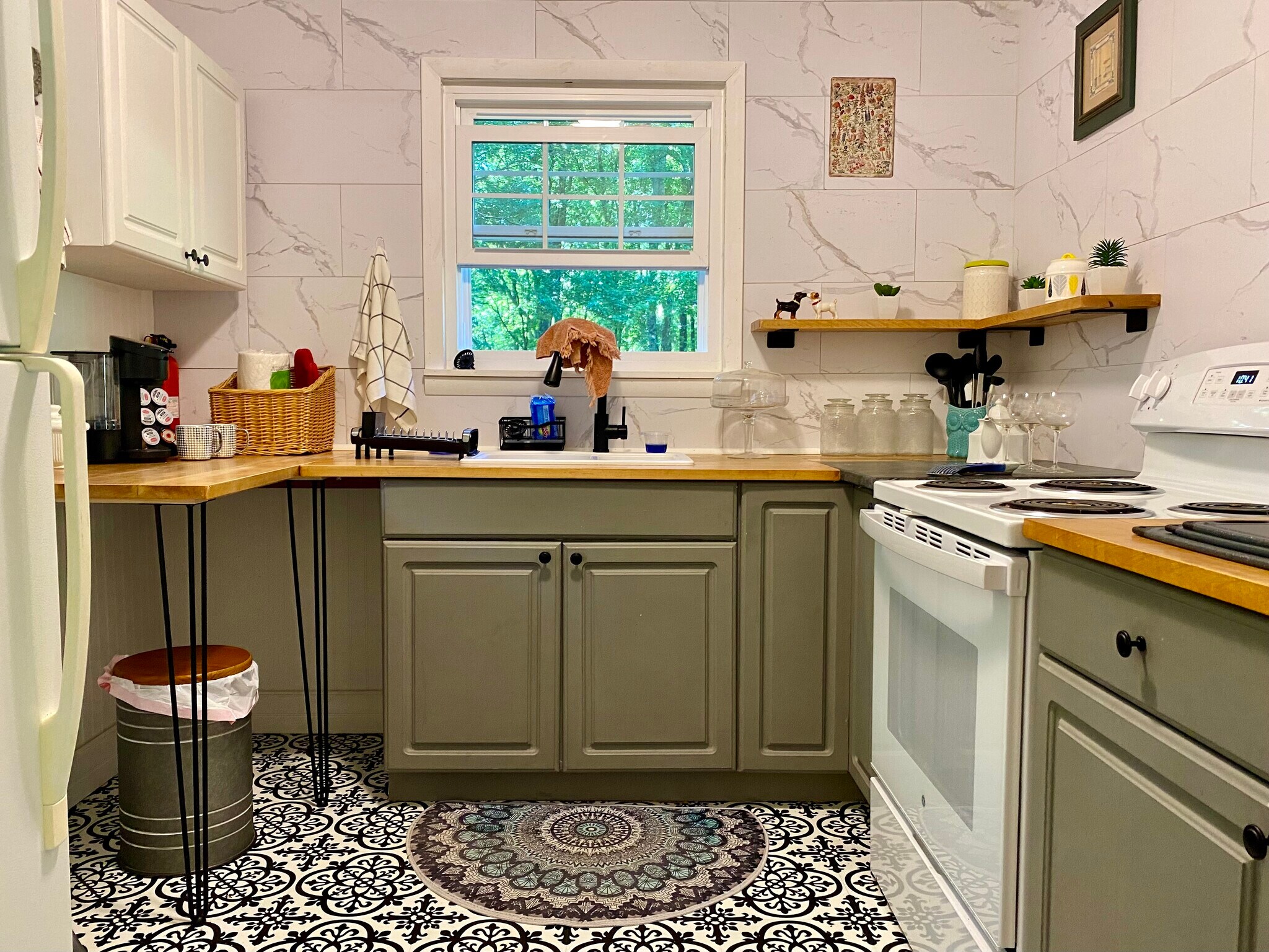 Kitchen - 18 Home Pl