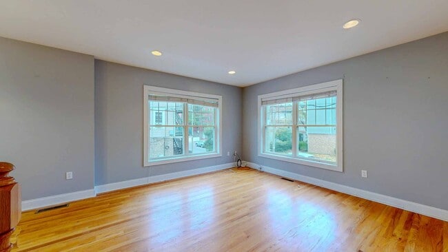 Building Photo - Spacious 2-Bedroom Townhouse with Loft – P...