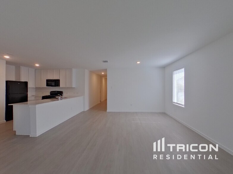 Building Photo - 10732 Cowhide Ln
